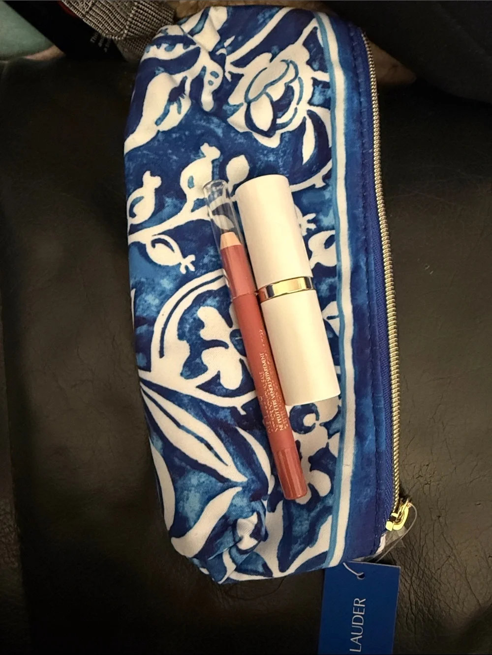 Estée Lauder lip stick and lip liner with free makeup bag